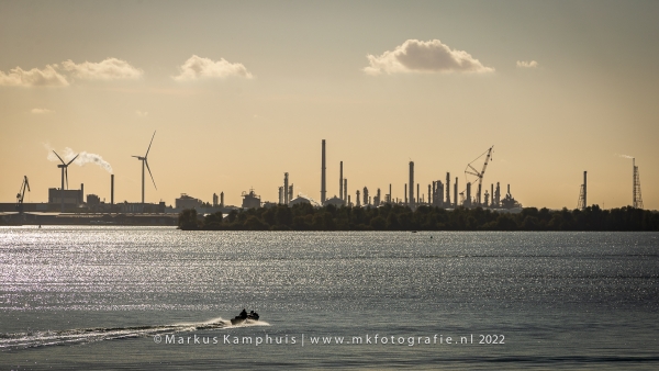 Industriegebied Moerdijk - smerige gifbende (kijktip: Beerput Nederland)