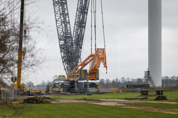 demontage uitgebrande windturbine | Liebherr LG1800