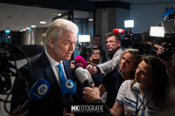 Geert Wilders wordt bevraagd over Anti-AZC protest o.a. Loosdrecht